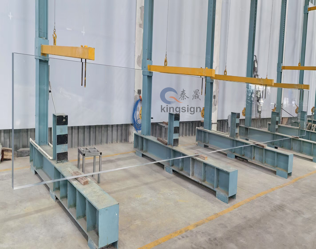 Wat is het verschil tussen plexiglas en gehard glas